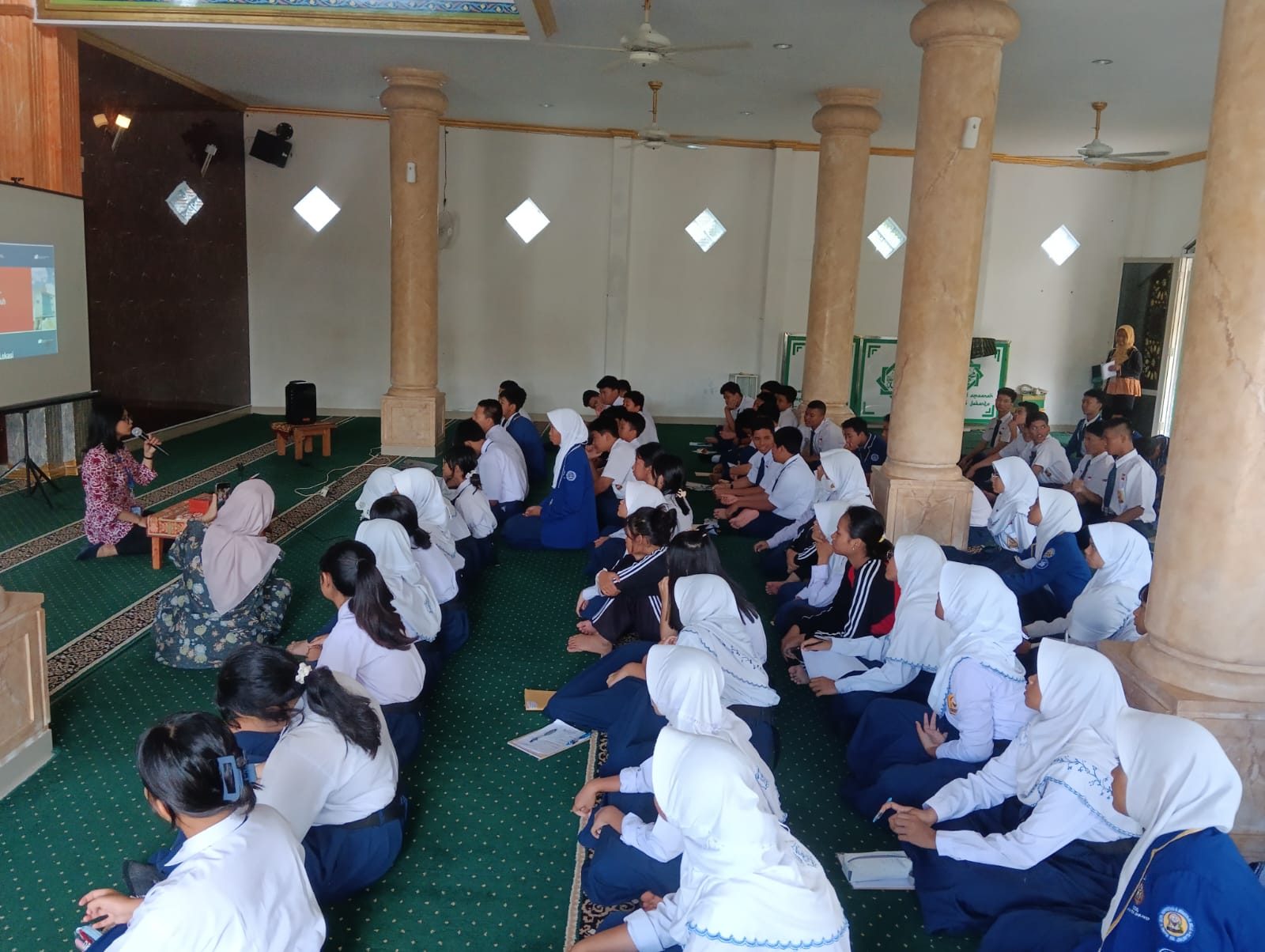 Roadshow Workshop Membaca Ke SMP Negeri 135 Jakarta